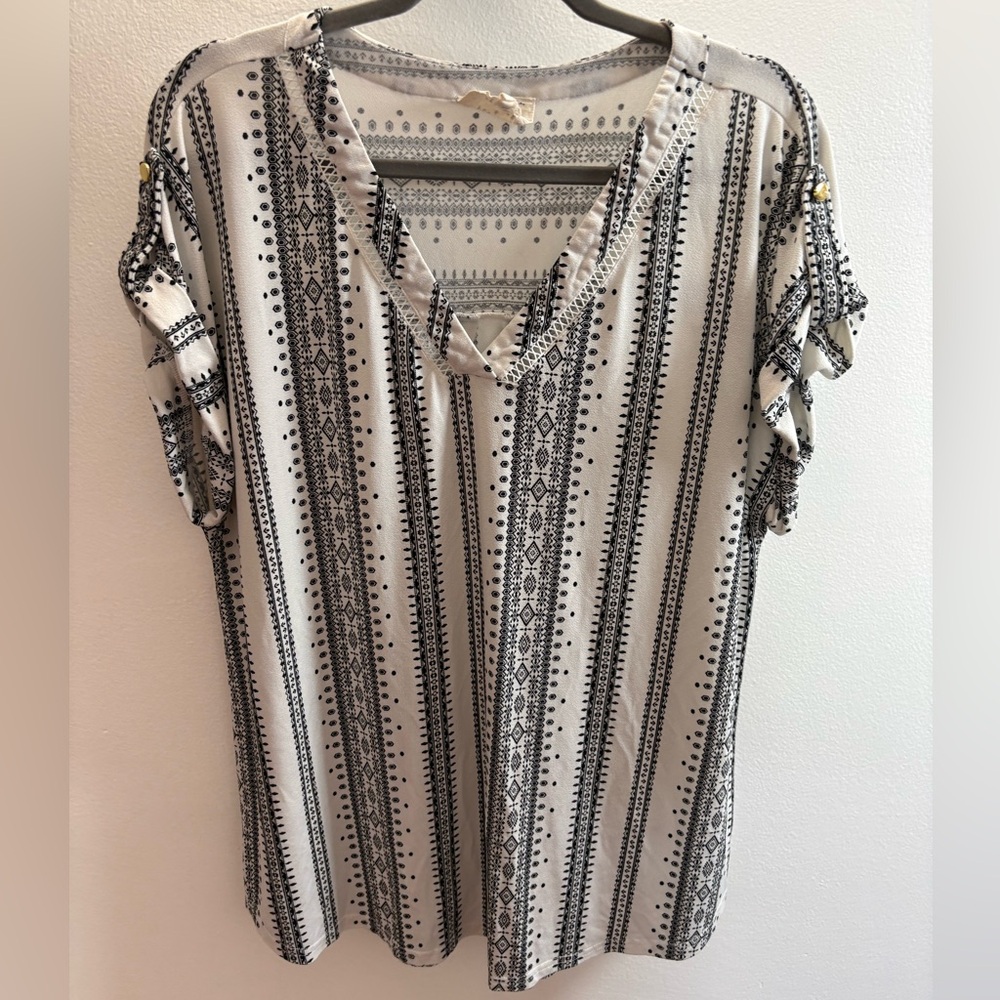 Flower & Feather White And Black Boho Southwestern Pattern V-Neck Blouse 2X